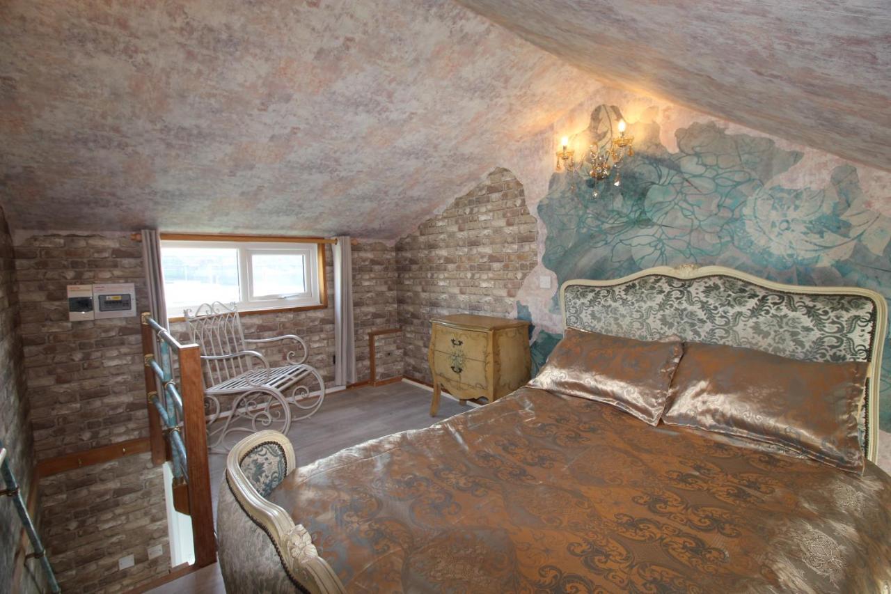 Unique, Loft-Style Apartment With Fantastic Brighton Marina Views Luaran gambar